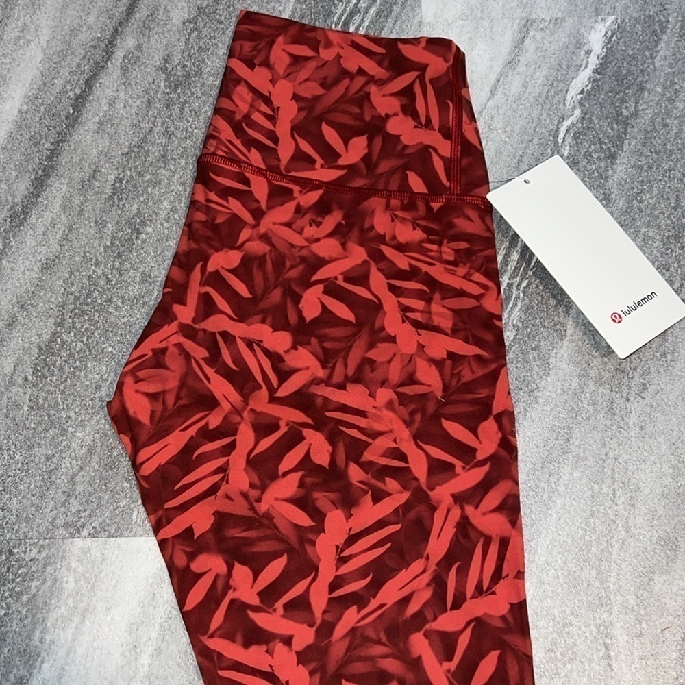 Spray Leaf Fireside Wunder Under High-Rise Tight Lululemon Size 8 Red Pink 25”